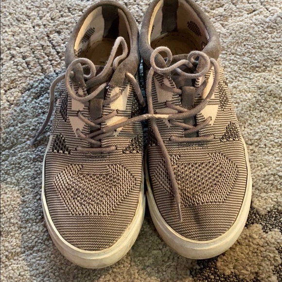 Shoes - Picture 2 of 2